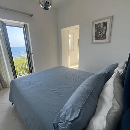 Marefuori Apartment *