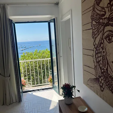 Marefuori Apartment *